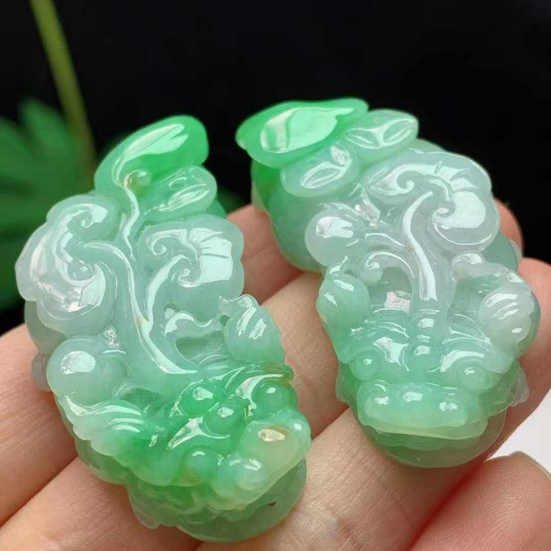 1218329 翡翠飄綠貔貅一對