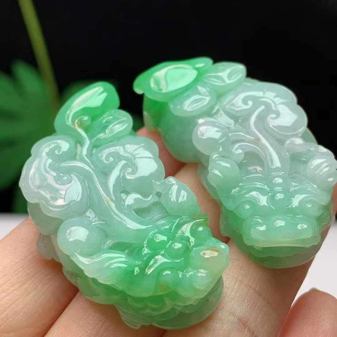 1218329 翡翠飄綠貔貅一對