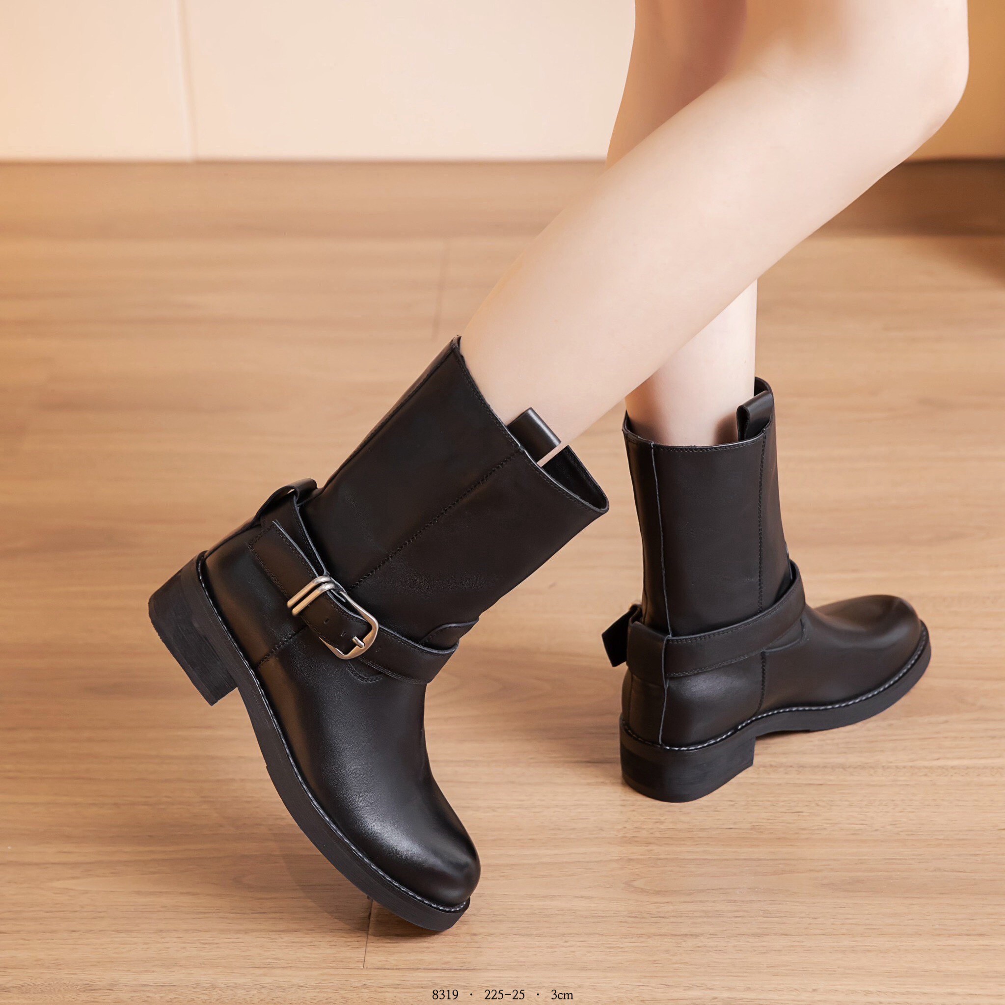 8319  韓國牛皮極簡扣帶中筒靴