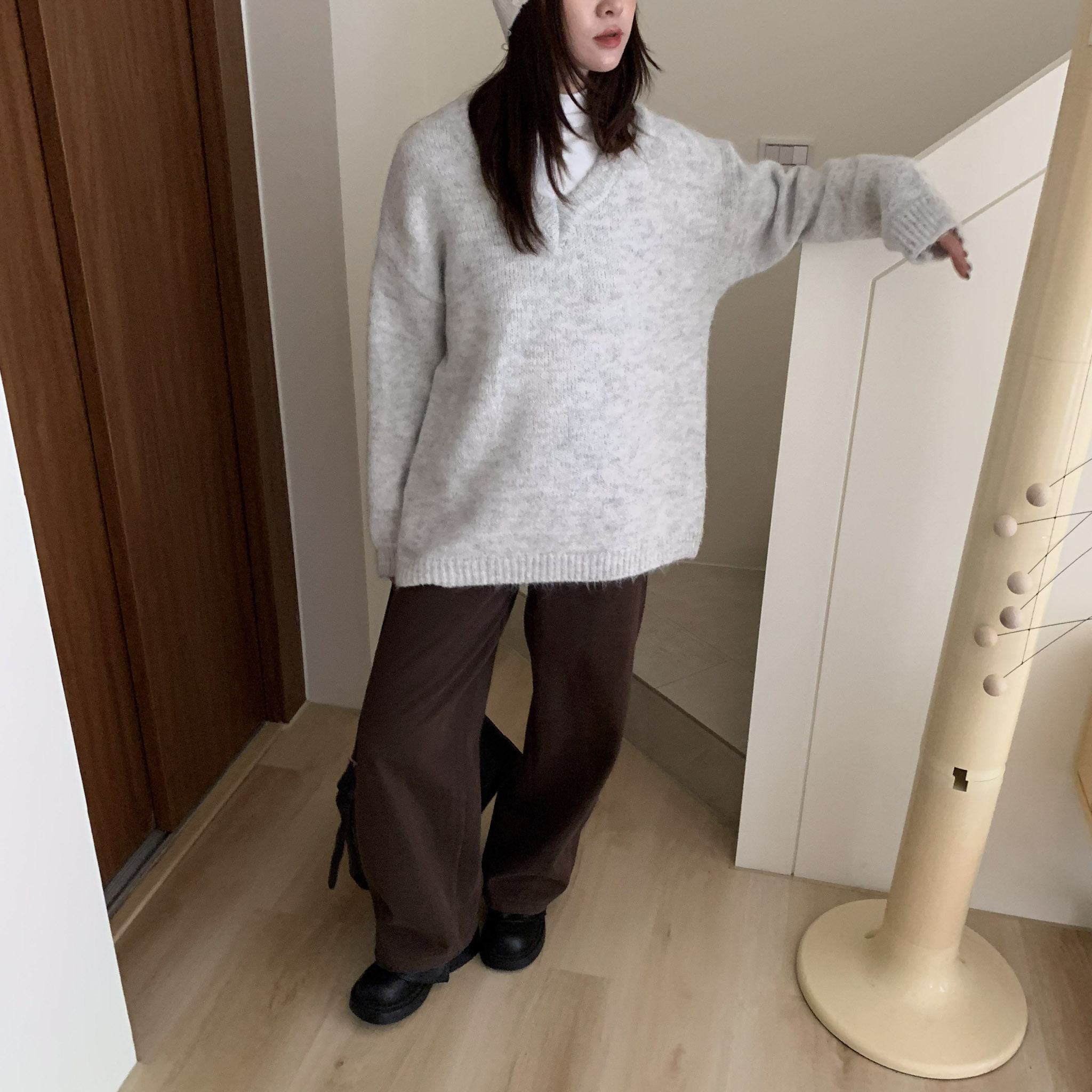 ISA_離不開的經典款 日常V領寬鬆毛衣_51130