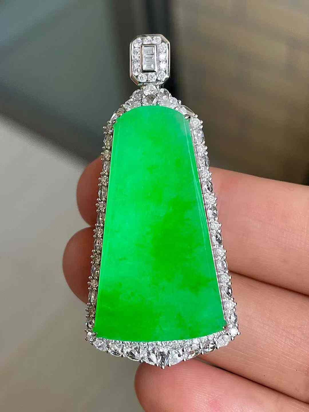 1218553 翡翠冰種陽綠無事牌吊墜