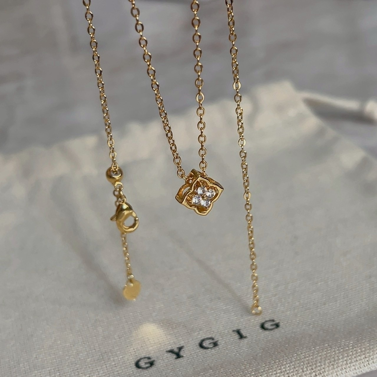 Gy”mini金鑽小老花拼圖細項鍊