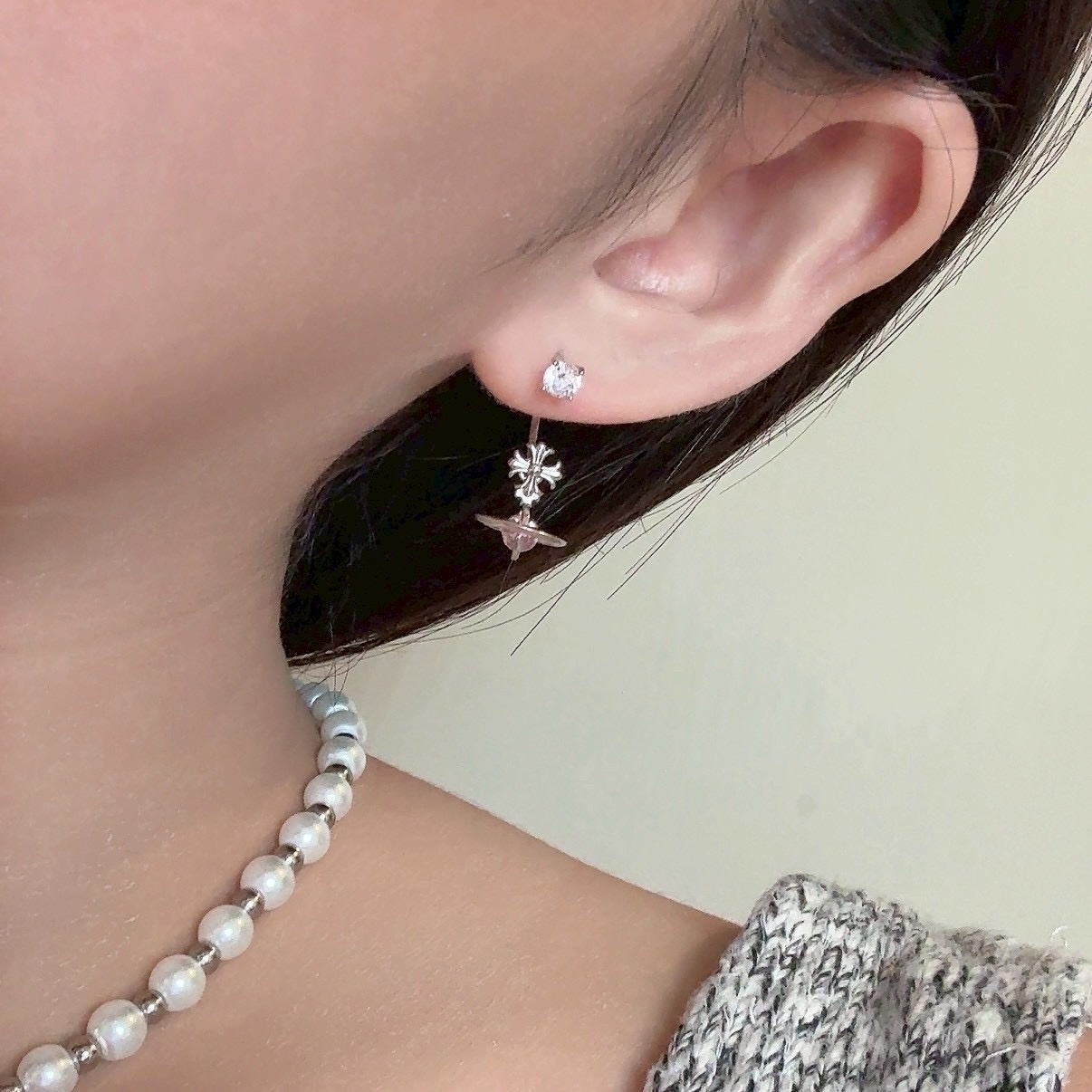 Gy”銀土星粉晶水鑽”後釦醫療鋼耳掛釘/一對