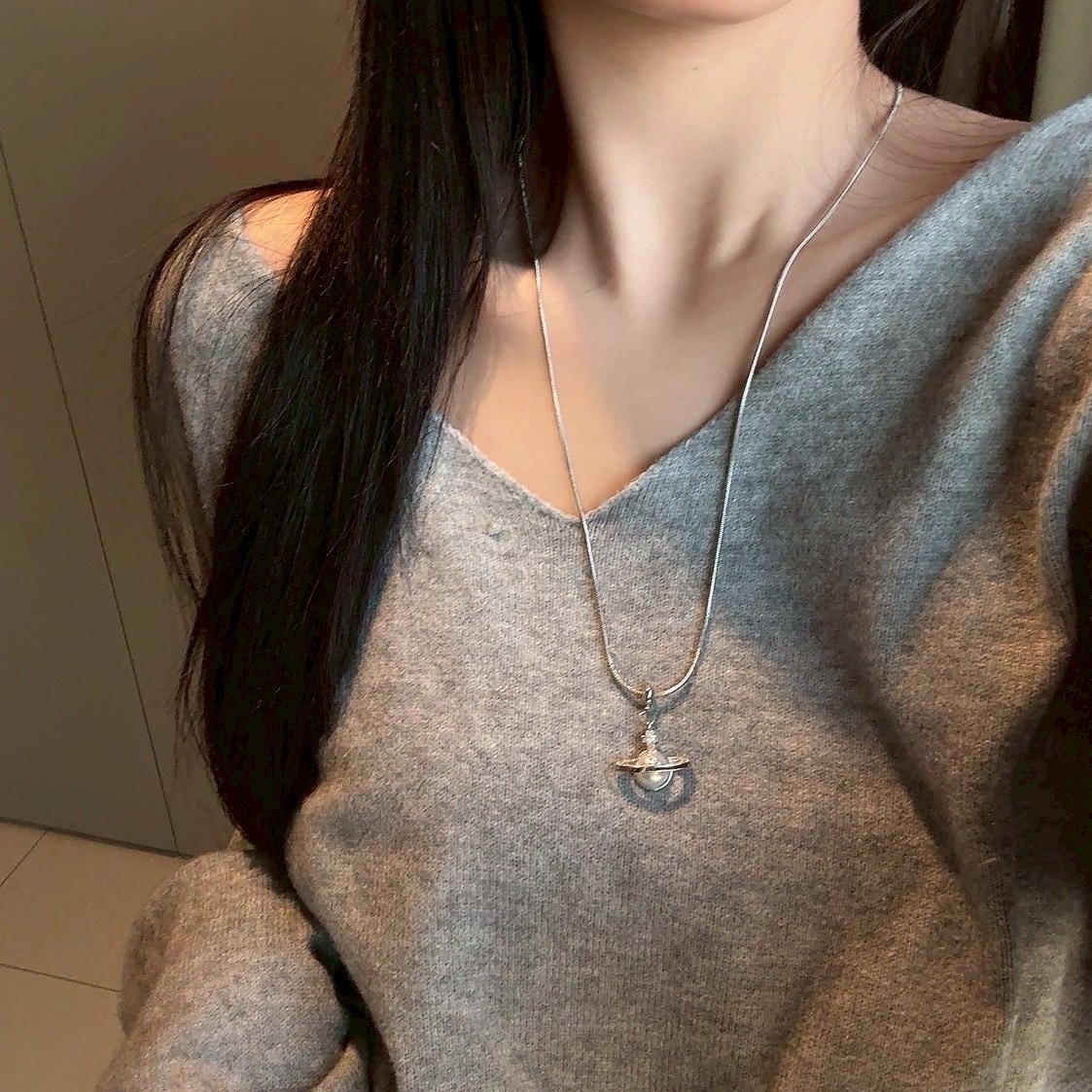 Gy 銀鑽珍珠土星”蛇骨毛衣鏈墜