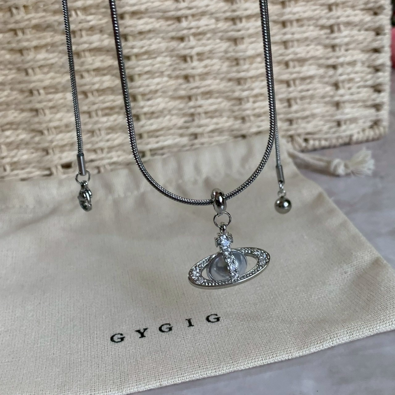 Gy 銀鑽珍珠土星”蛇骨毛衣鏈墜