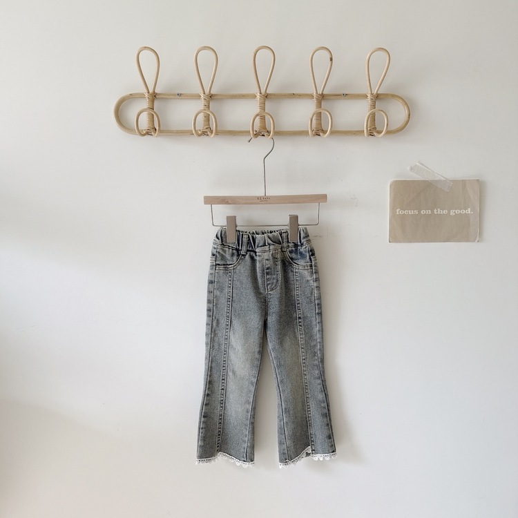 蕾絲開杈喇叭牛仔褲