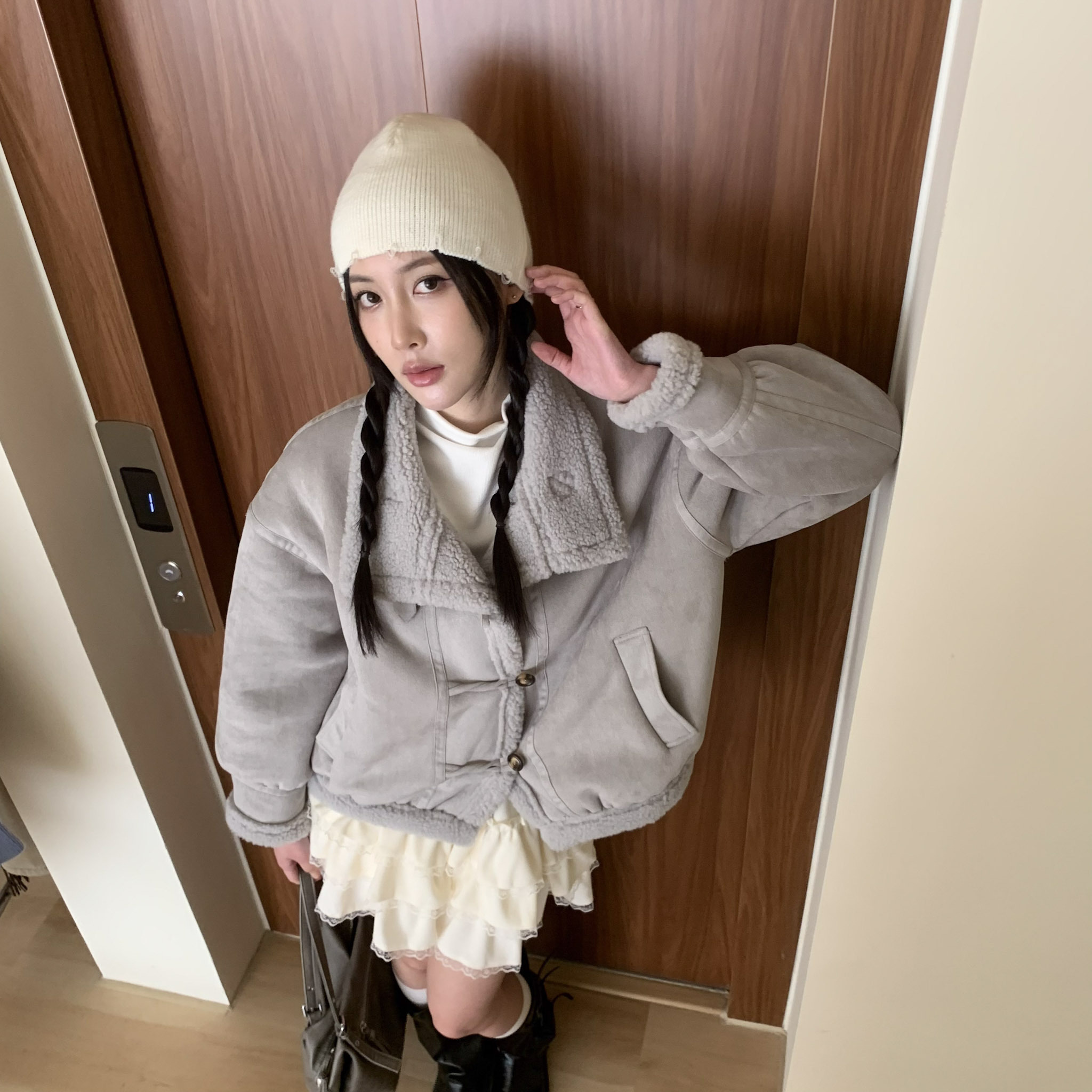 ISA_份量感可愛! 暖絨麂皮拼接羊羔外套_51221