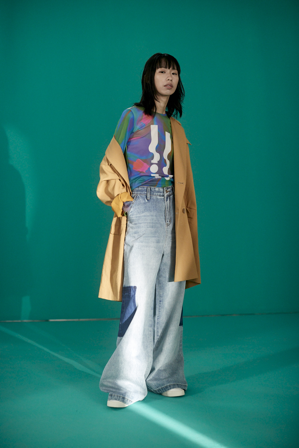 概念圖樣透膚上衣