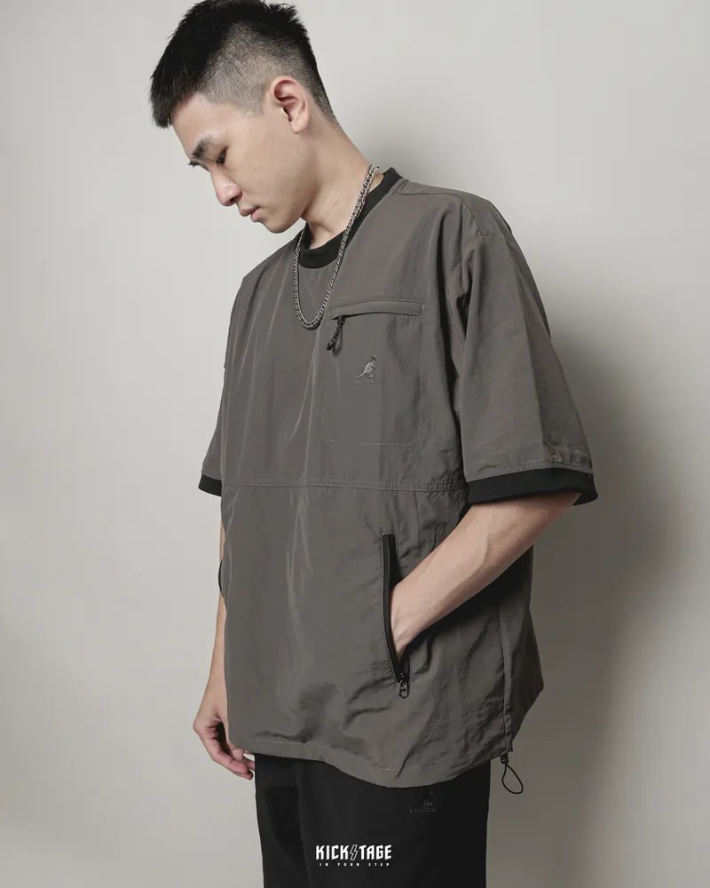男女款 KANGOL TEE 深灰色 軍綠色 英國 袋鼠 休閒 縮口 中性 機能 梭織 涼感 短T【63251013】