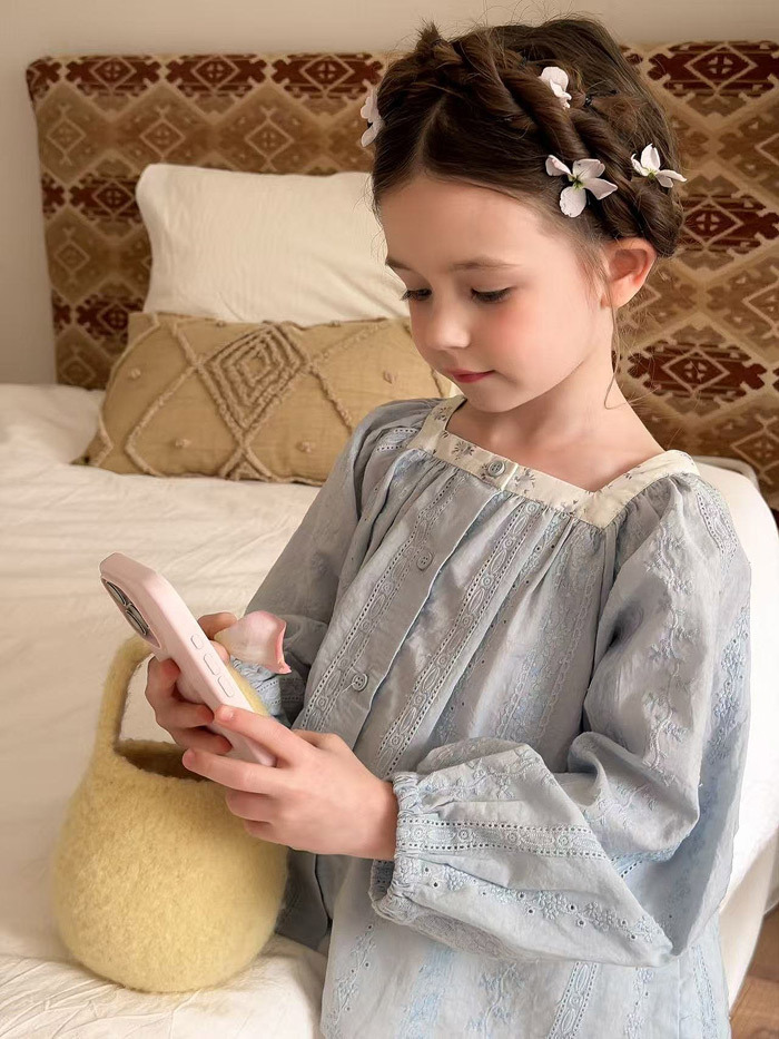 正韓春aiai 鄉村感雕花方領上衣