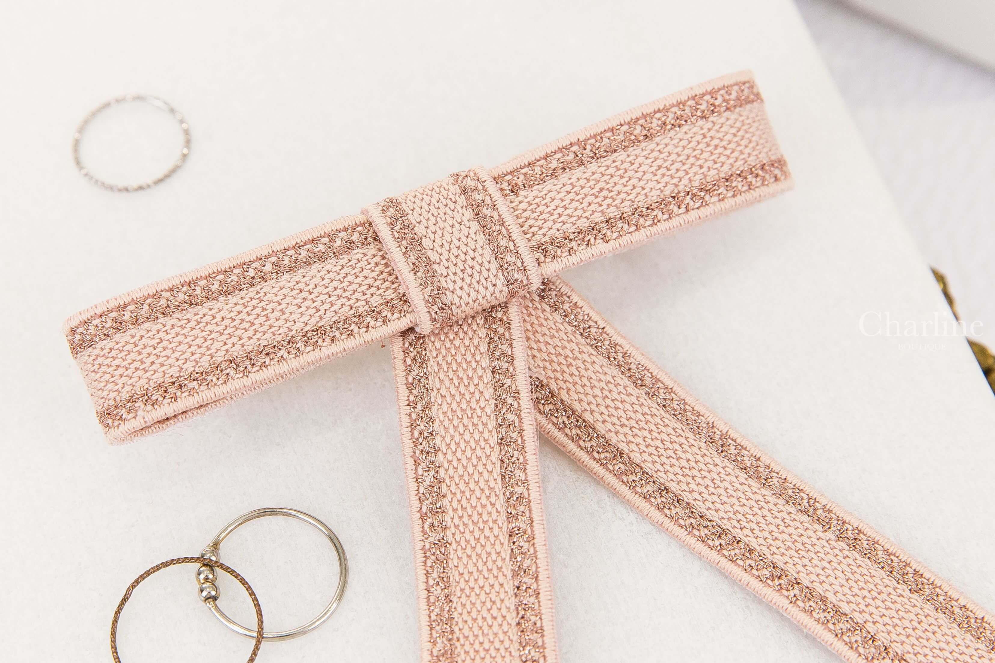 Dior Christian Dior Embroidered Dior Twist Bow 粉色金蔥線條滾邊刺繡字母蝴蝶結髮夾