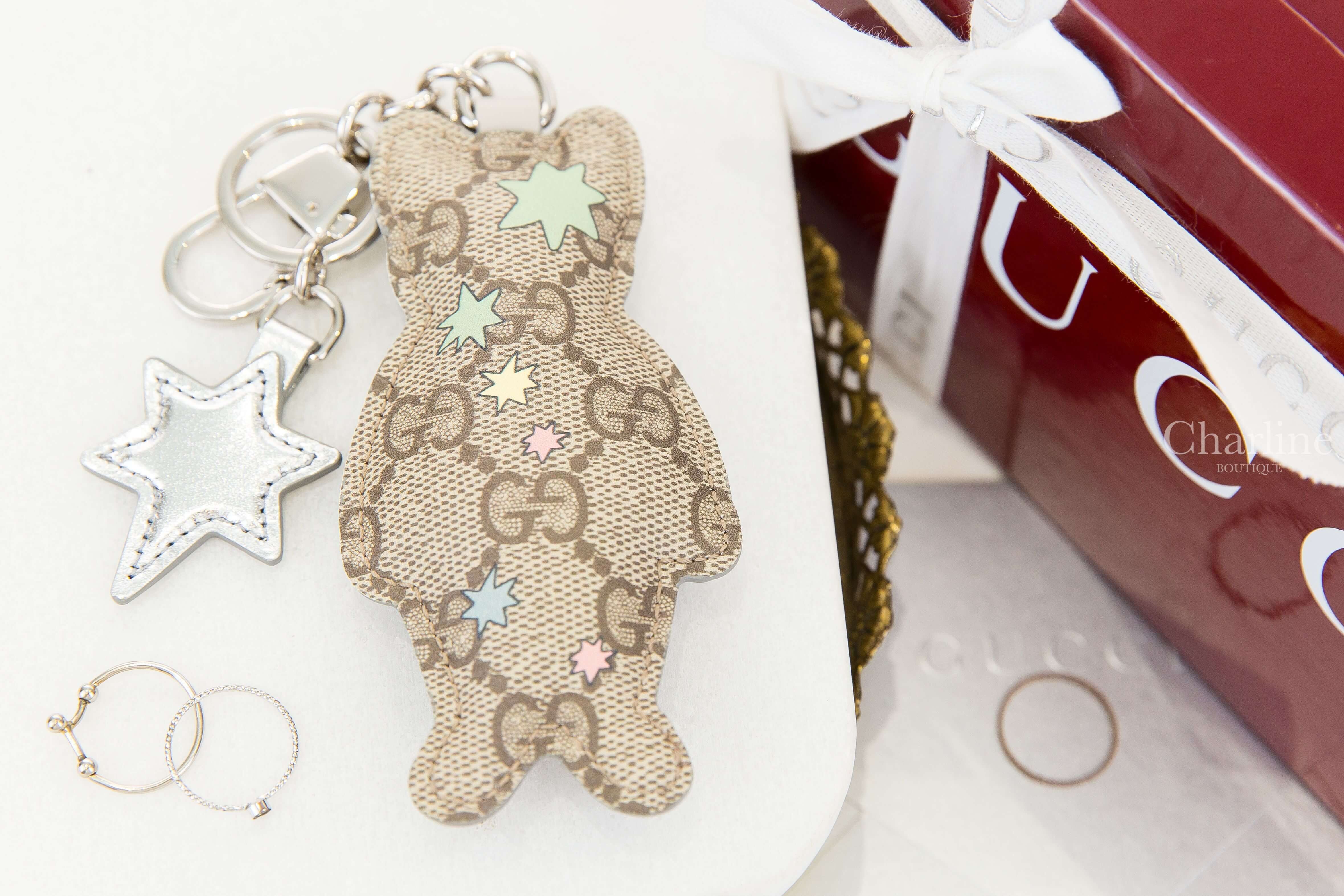 Gucci Japan-exclusive Yuko Higuchi Cat (Boris) Keychain 樋口裕子聯名款黑色貓咪皮革米色/烏木色GG彩色星星印花銀色星星墜飾吊環鑰匙圈-Charline Boutique 精品代購