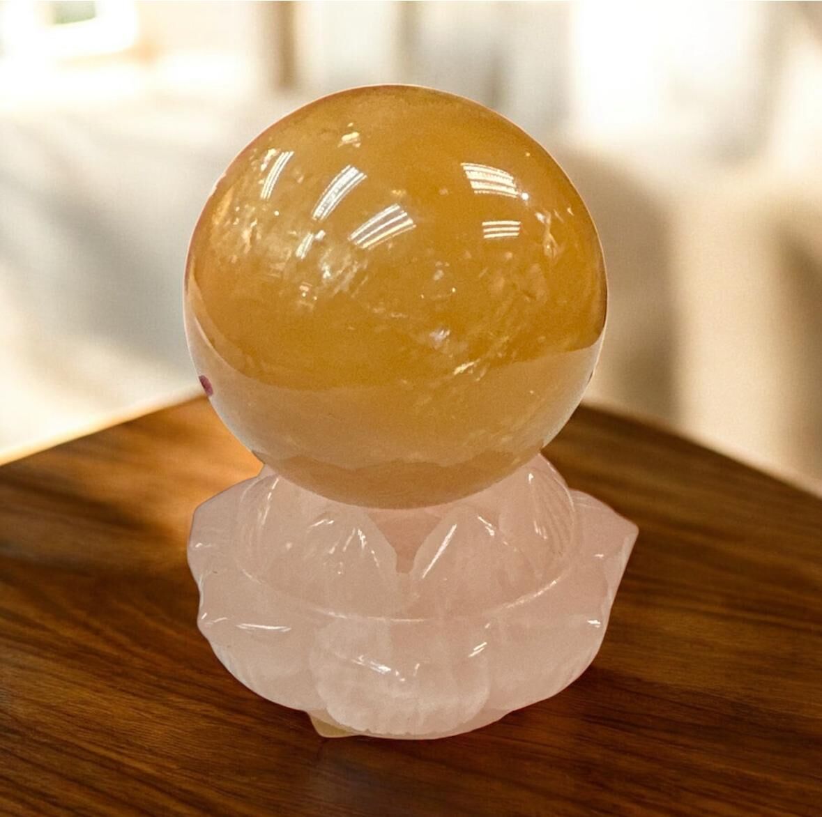 HKHF1222-039 桃花人緣陣黃方解石(5cm)連粉晶蓮花座(3高x6cm闊) (可經師傅開光)宜擺放: 中宮(桃花位) (A39)