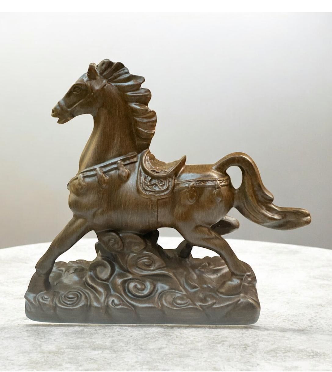 HKHF1222-037 馬到功成擺件適合想轉工或升職人仕(可經師傅開光) 尺寸: 16cm高 x 16cm闊 x 5.5cm深宜擺放: 正北(偏財位) (A37)