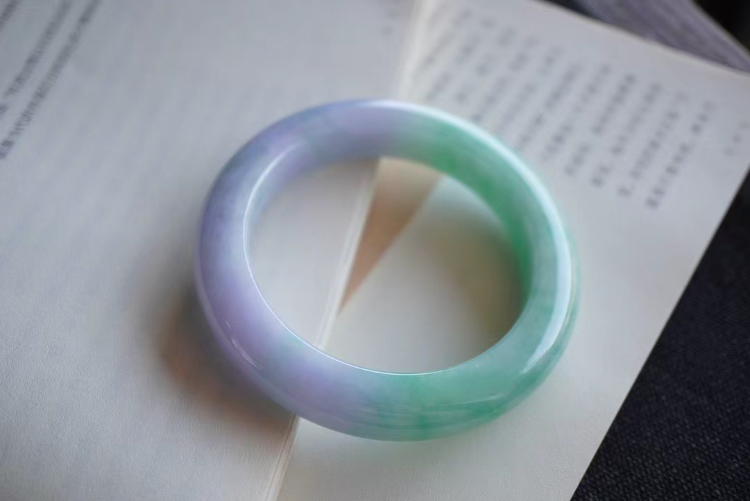 1218863 60mm冰春帶彩翡翠正圈手鐲 (58-60)