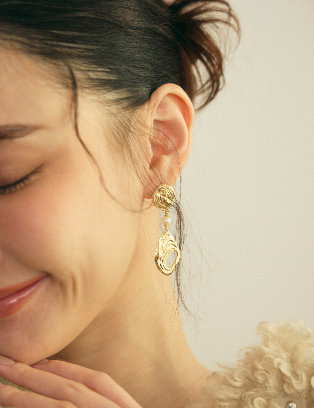 波浪貝殼紋珍珠耳環（金色）