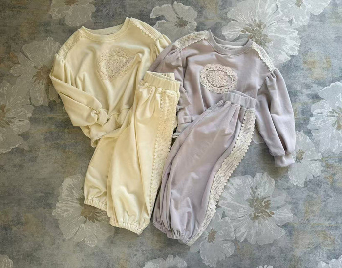 正韓春aiai 兩色甜美蕾絲布澎袖套裝