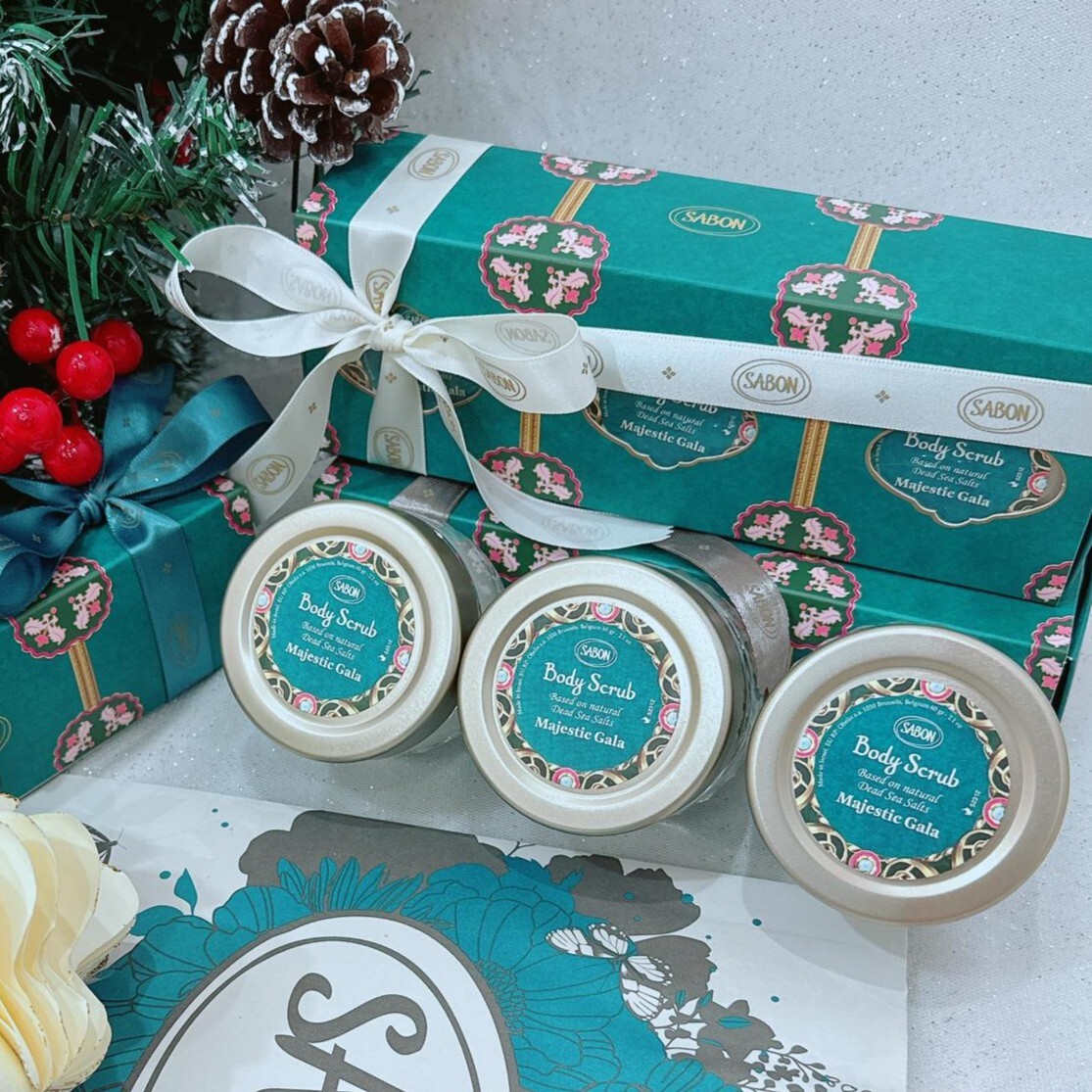 Sabon 2025聖誕版瑰麗盛宴死海鹽身體磨砂禮盒