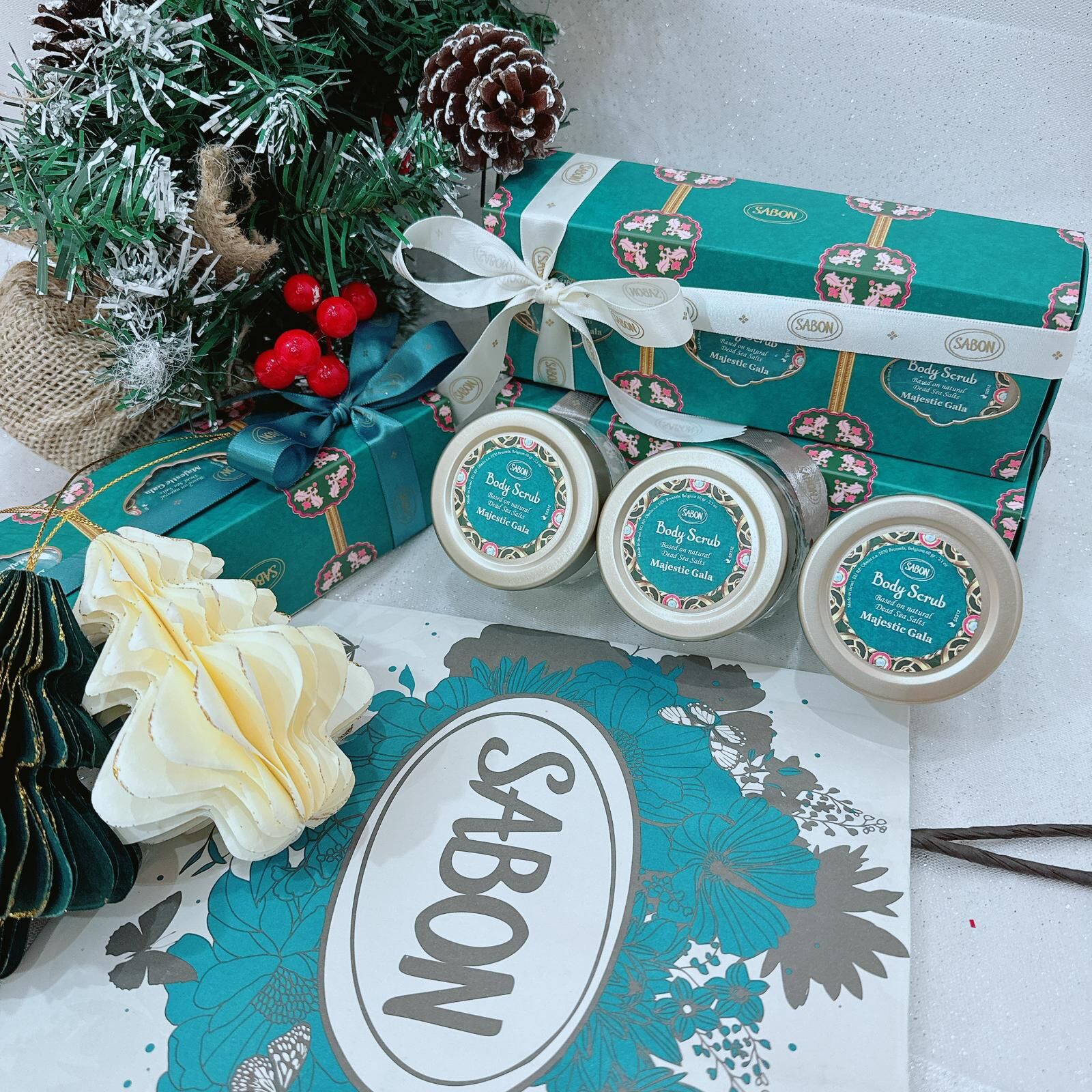Sabon 2025聖誕版瑰麗盛宴死海鹽身體磨砂禮盒