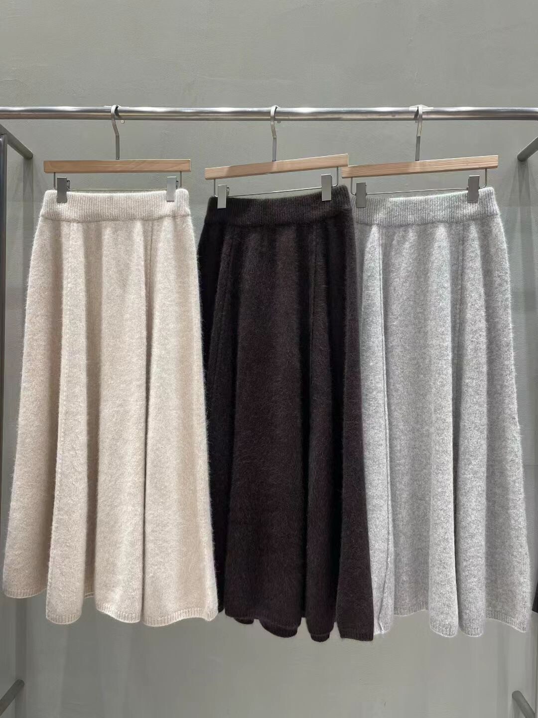 優雅女子鬆緊腰A字傘擺針織長裙-F / 3色