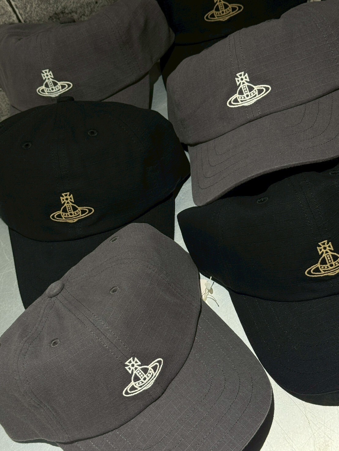 現貨折扣 Vivienne Westwood 稀少款 刺繡土星Logo老帽