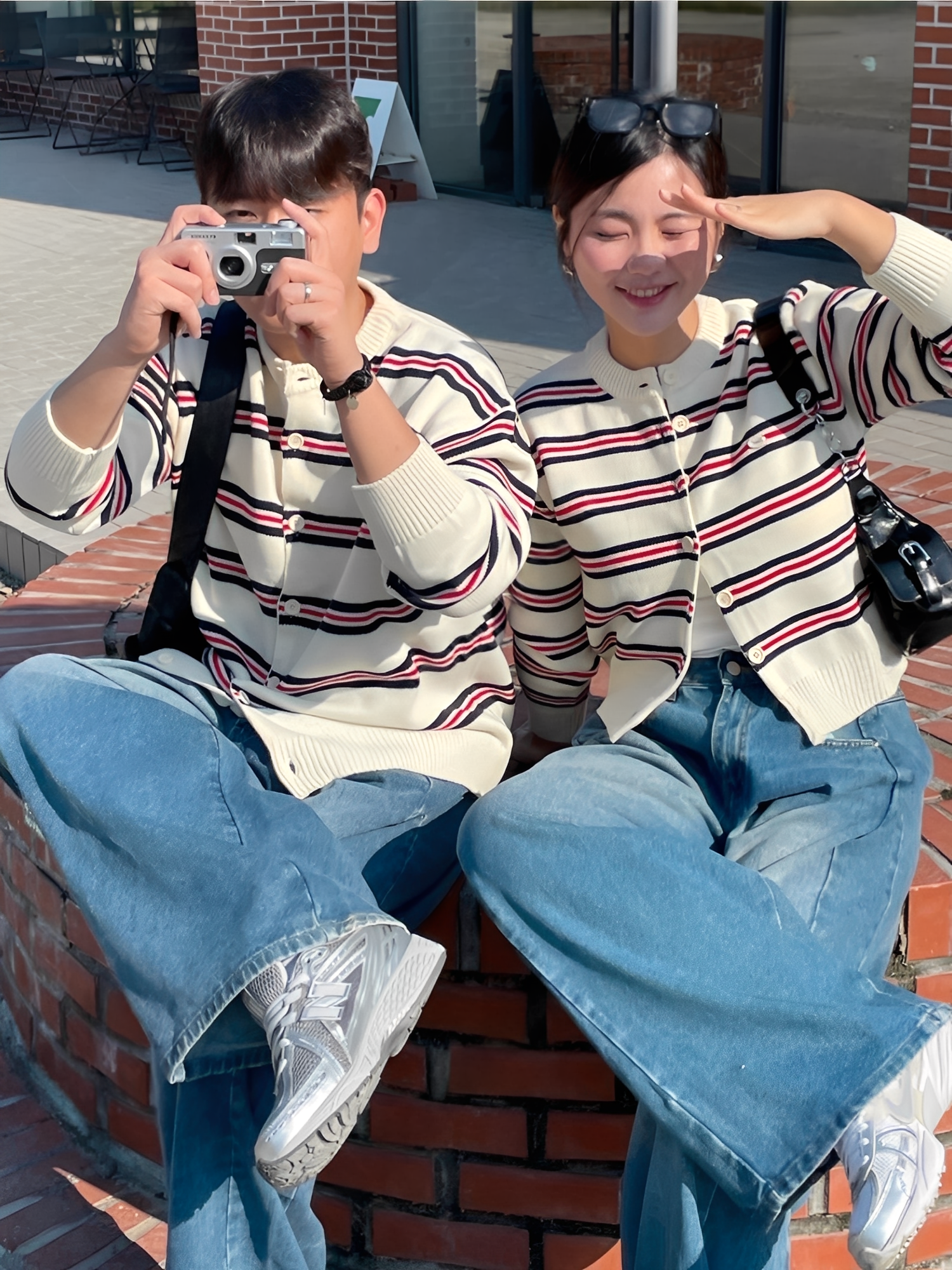 THankus Collection 法式細條紋針織情侶外套 米白色 情侶穿搭示意