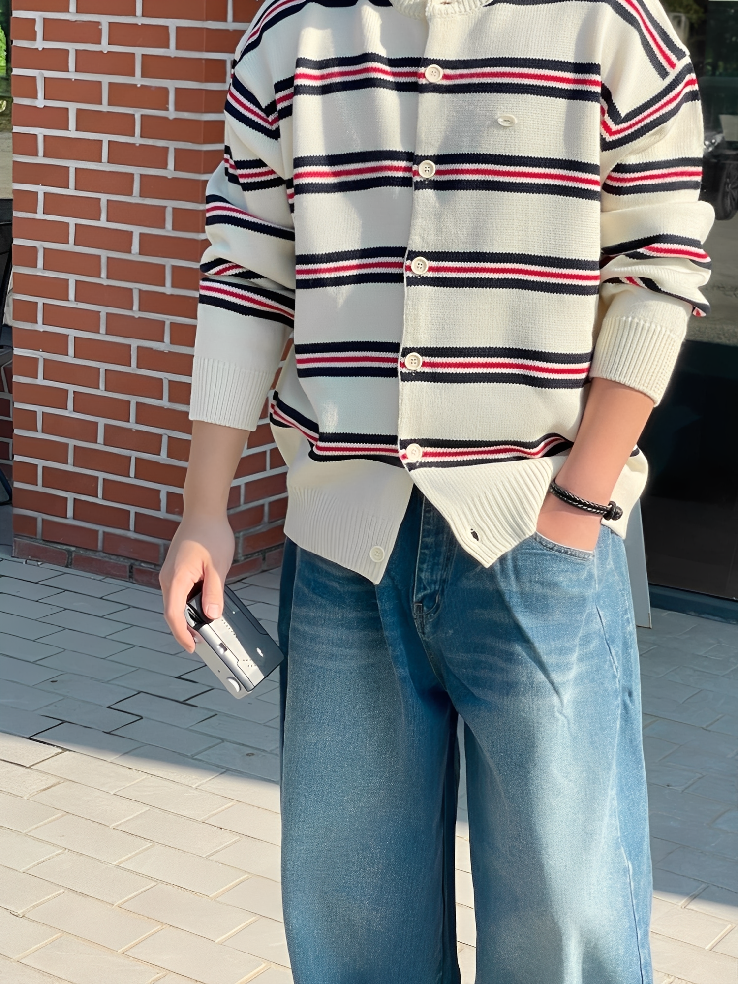 THankus Collection 法式細條紋針織情侶外套 深藍配紅色 條紋近拍細節