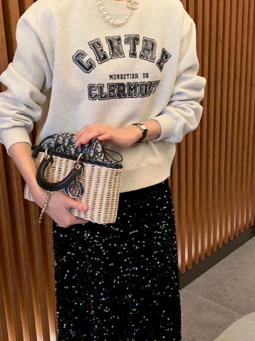 [現貨] Baila 刷絨亮片字母大學T [ 2色 / Free ]