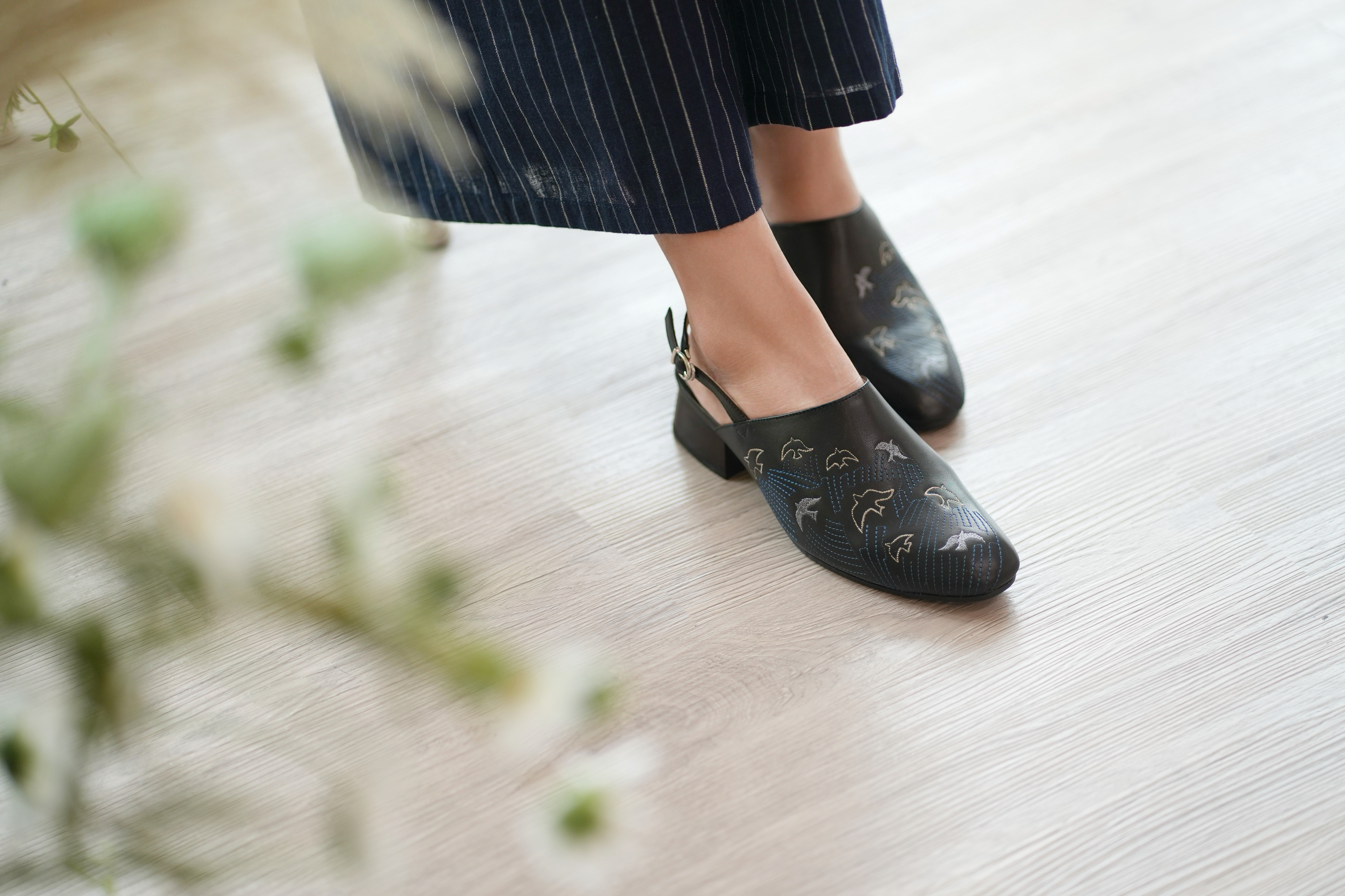 刺繡木跟穆勒鞋｜自由飛翔(黑)