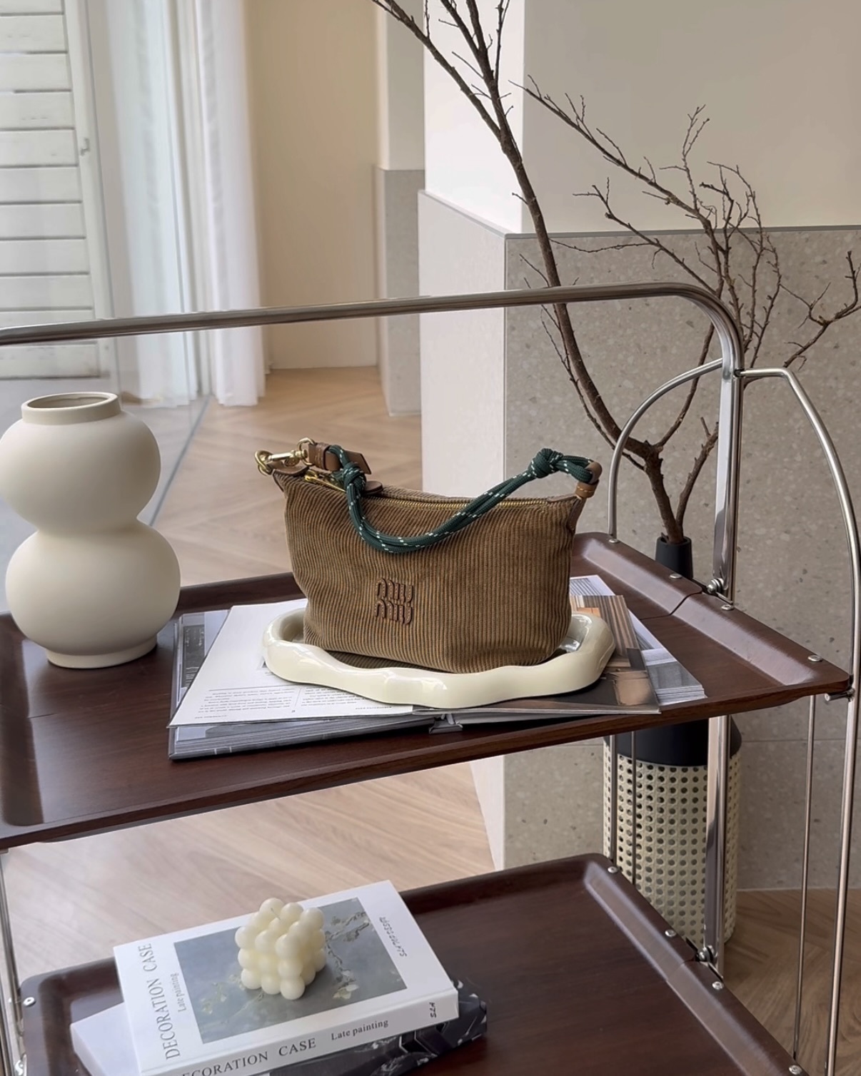 MIUMIU｜燈芯絨繩結飯盒包 肉桂色/綠色