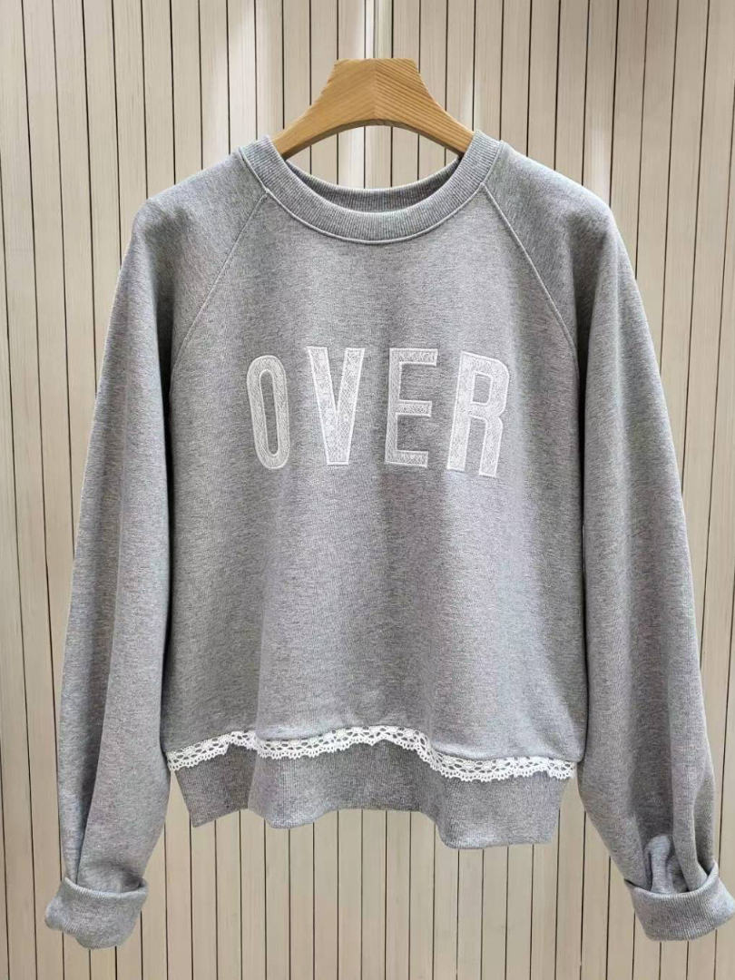 甜中帶休閒的蕾絲邊內磨毛上衣