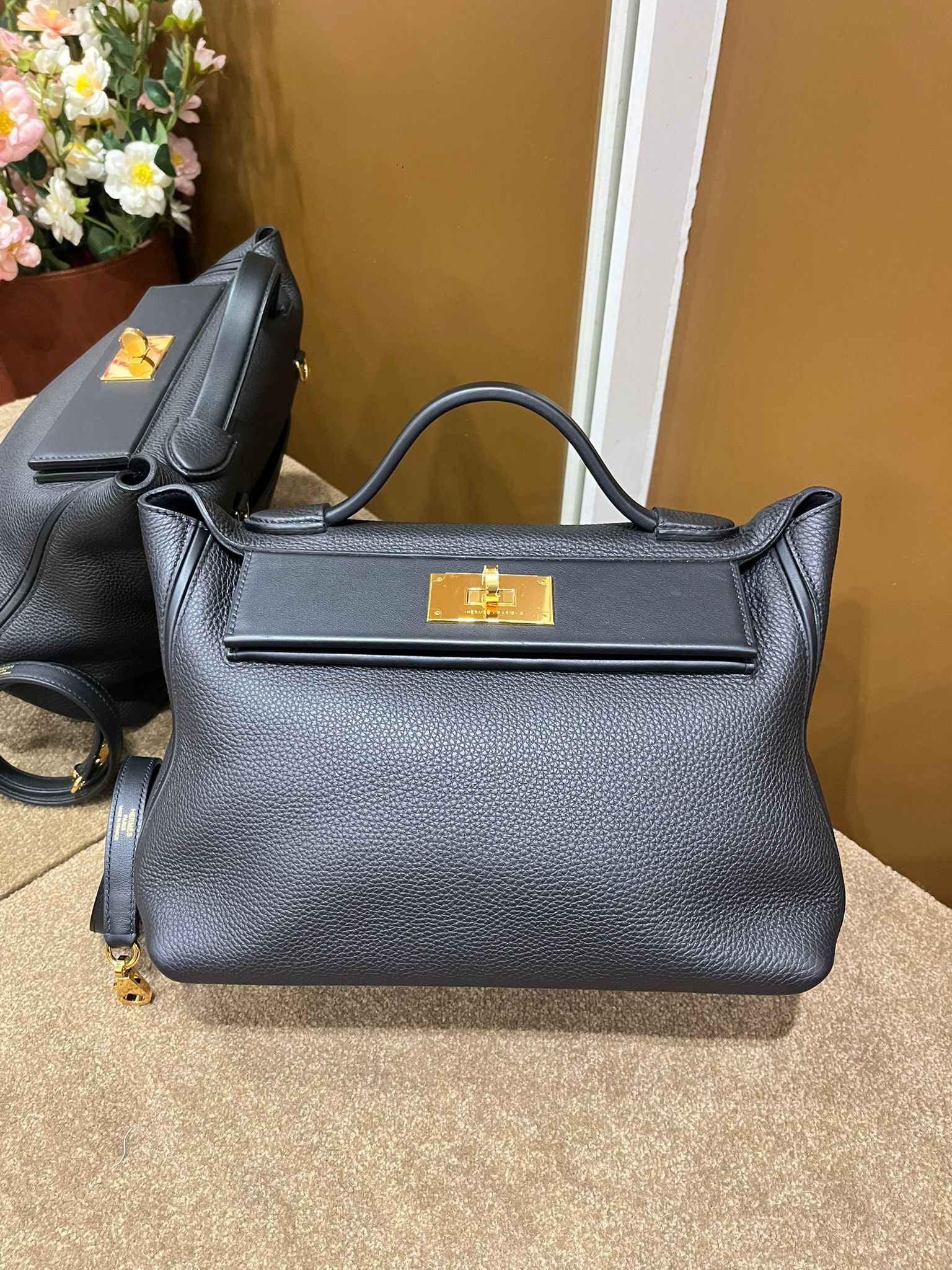 2424 29 89 noir cc tc Z （二手98 % new）