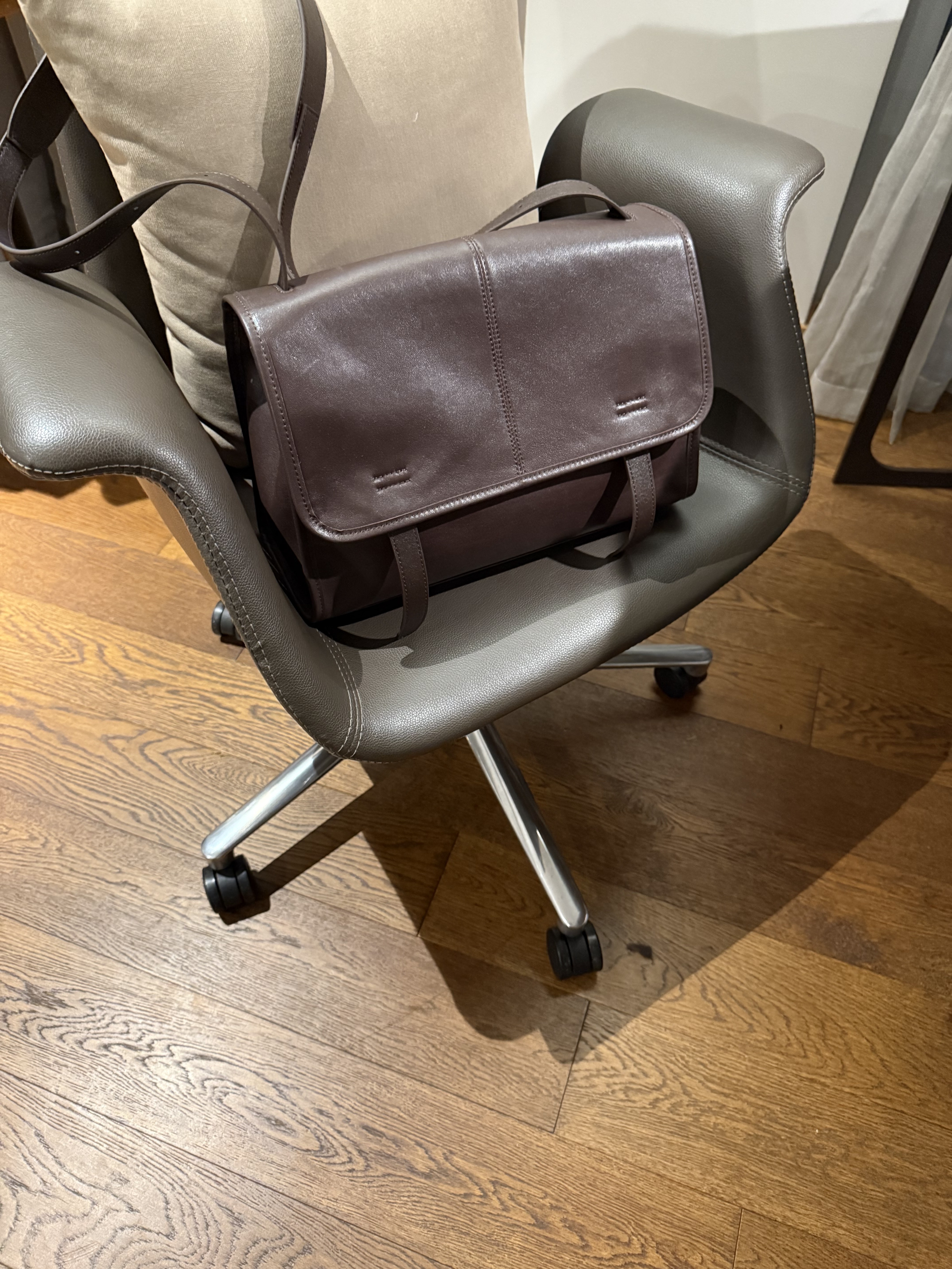 闆娘大推!!!很像日本學生的通勤大書包/2色均碼/咖