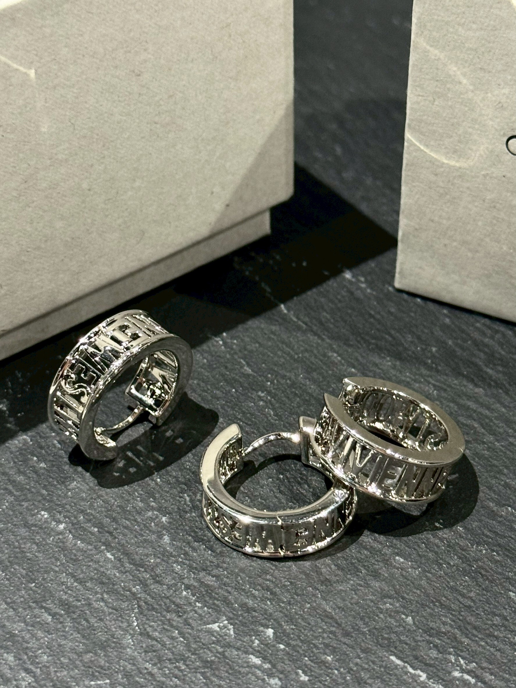 Vivienne Westwood 字體Logo銀色圓環耳環 一對