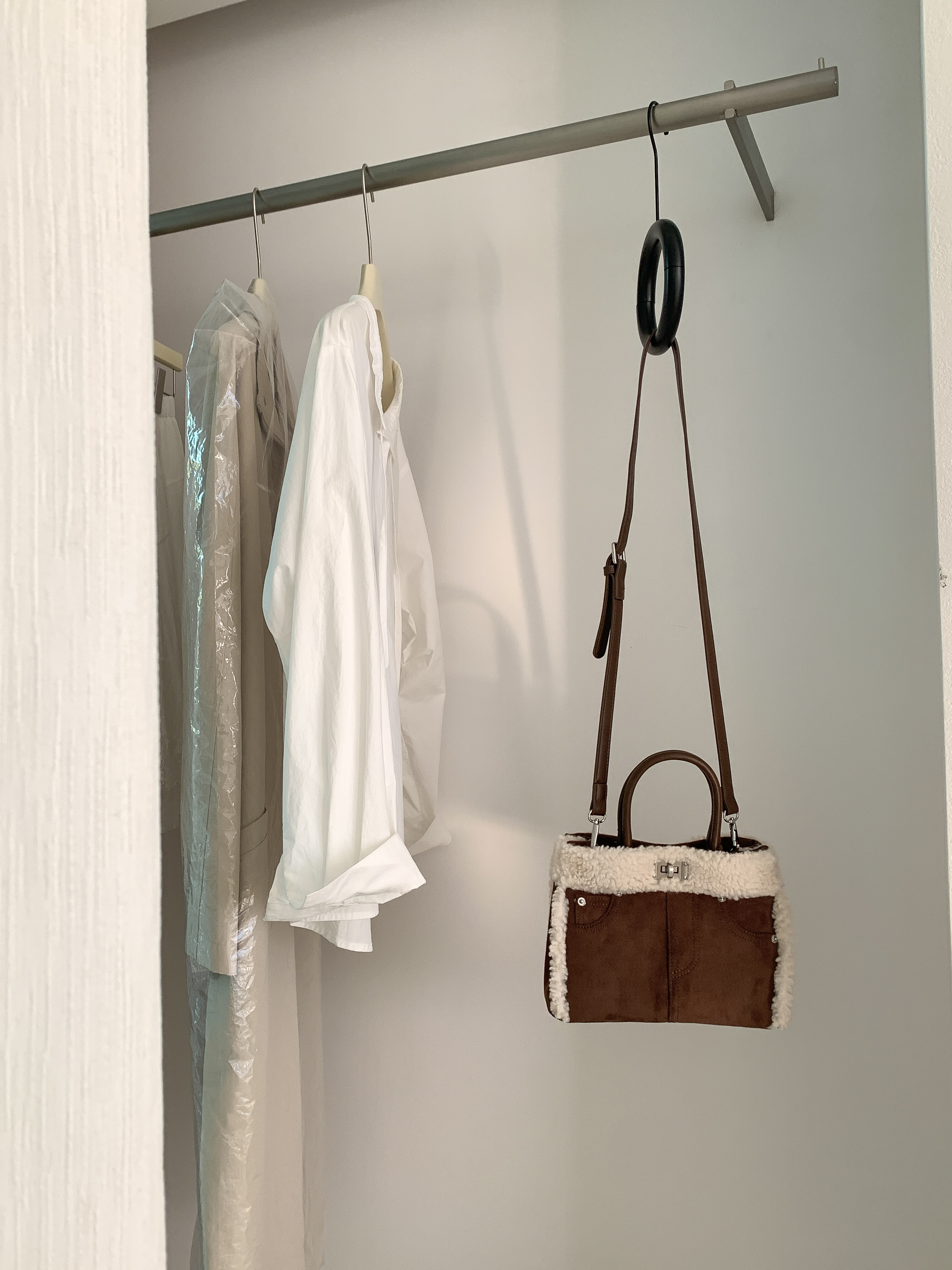 秋冬感毛絨邊鎖扣包