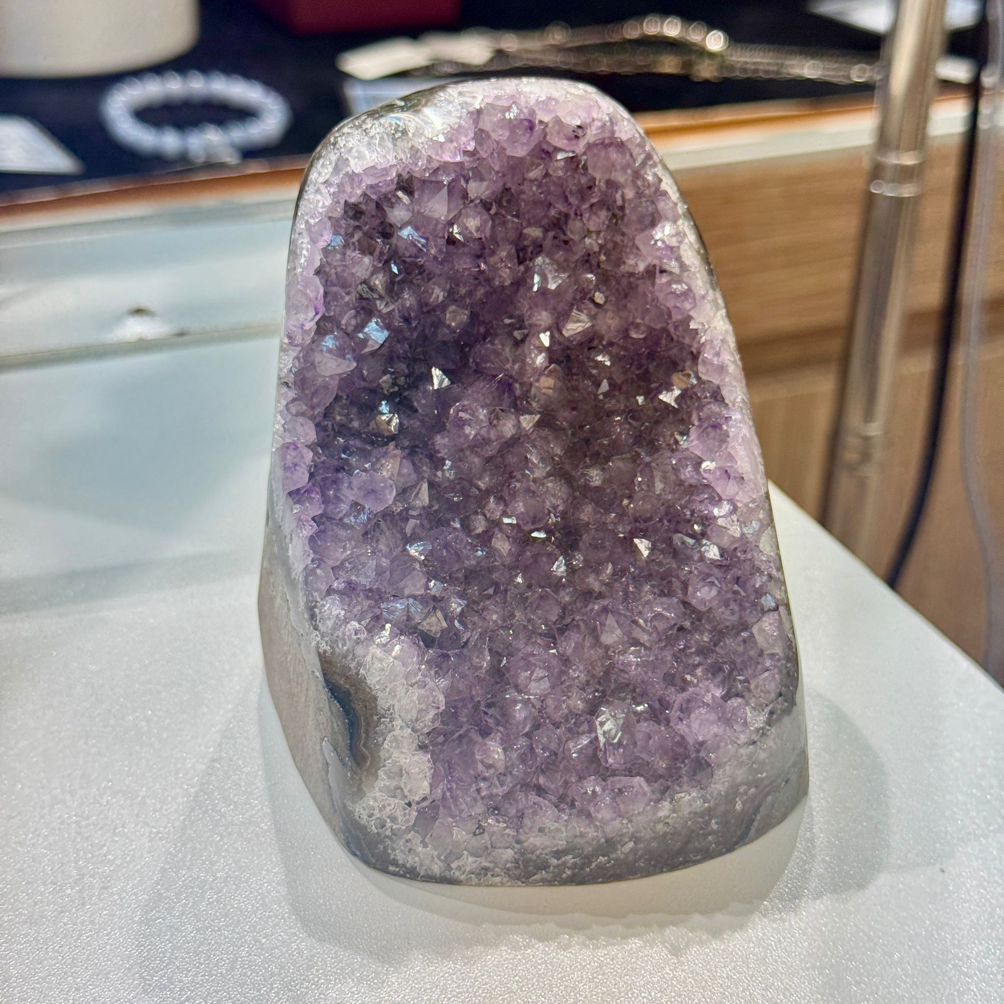 HKHF1222-086 紫水晶洞靠山-2  (A84)