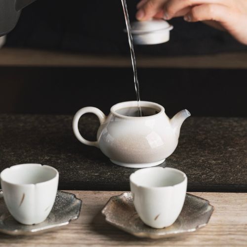 茶如何讓你靜下來?深入解析茶氨酸給大腦的安定訊號|瑜茶舍