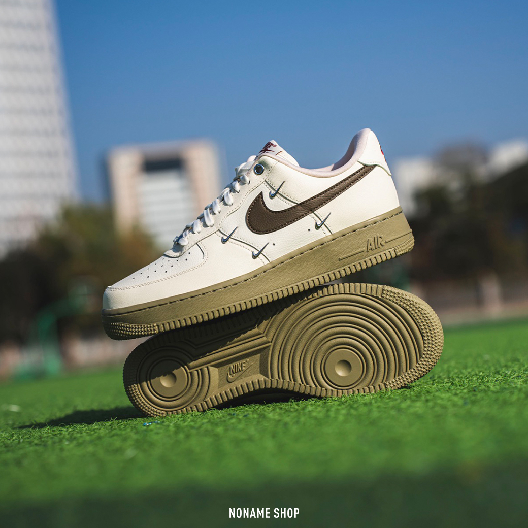 NIKE AIR FORCE 1 '07 LX CNY 2026 馬年限定 皮革 金勾 四勾 米白棕 (女款)