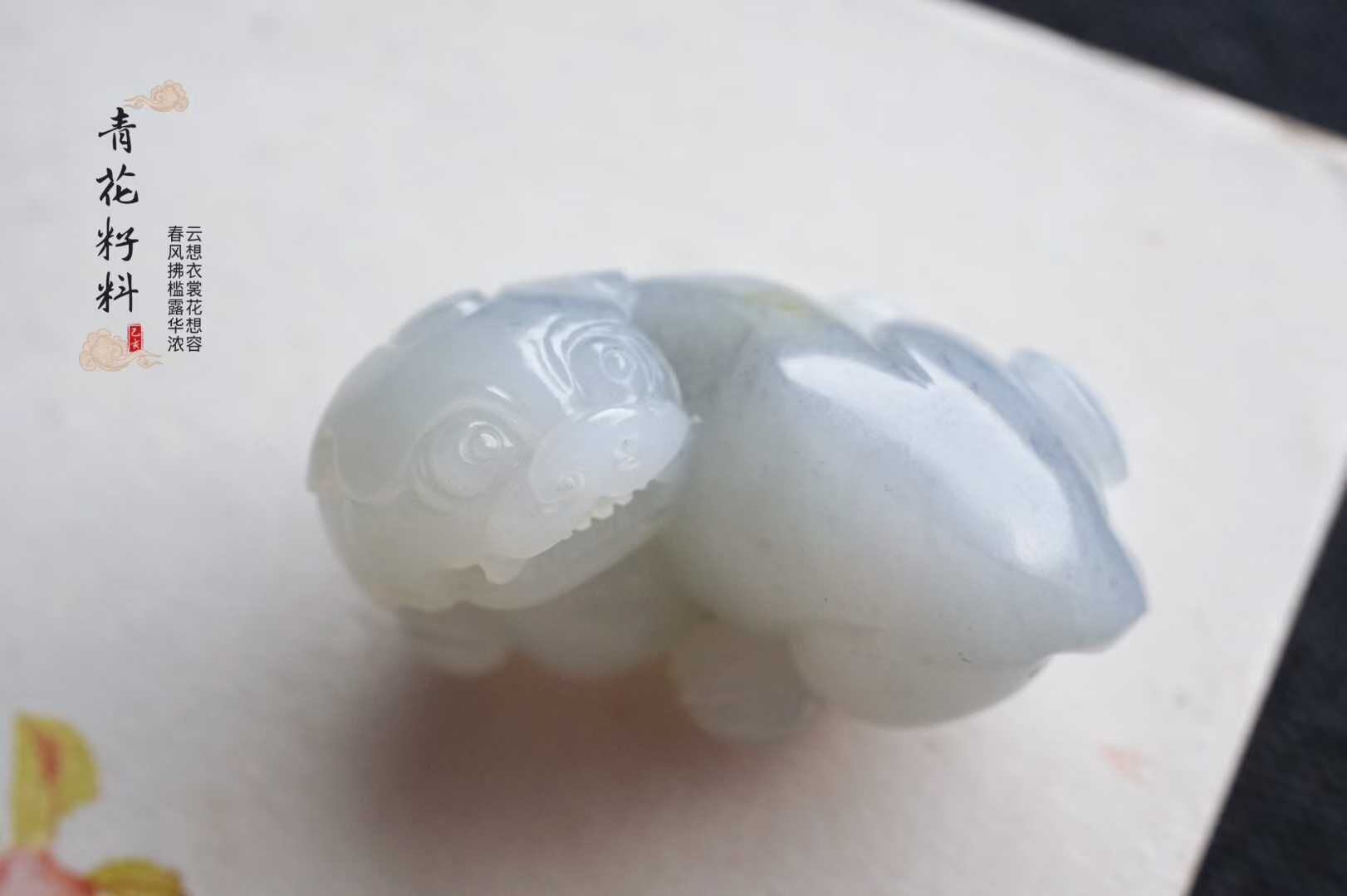 和田玉青花籽料帶皮“瑞獸貔貅”掛件,天然和田玉軟玉