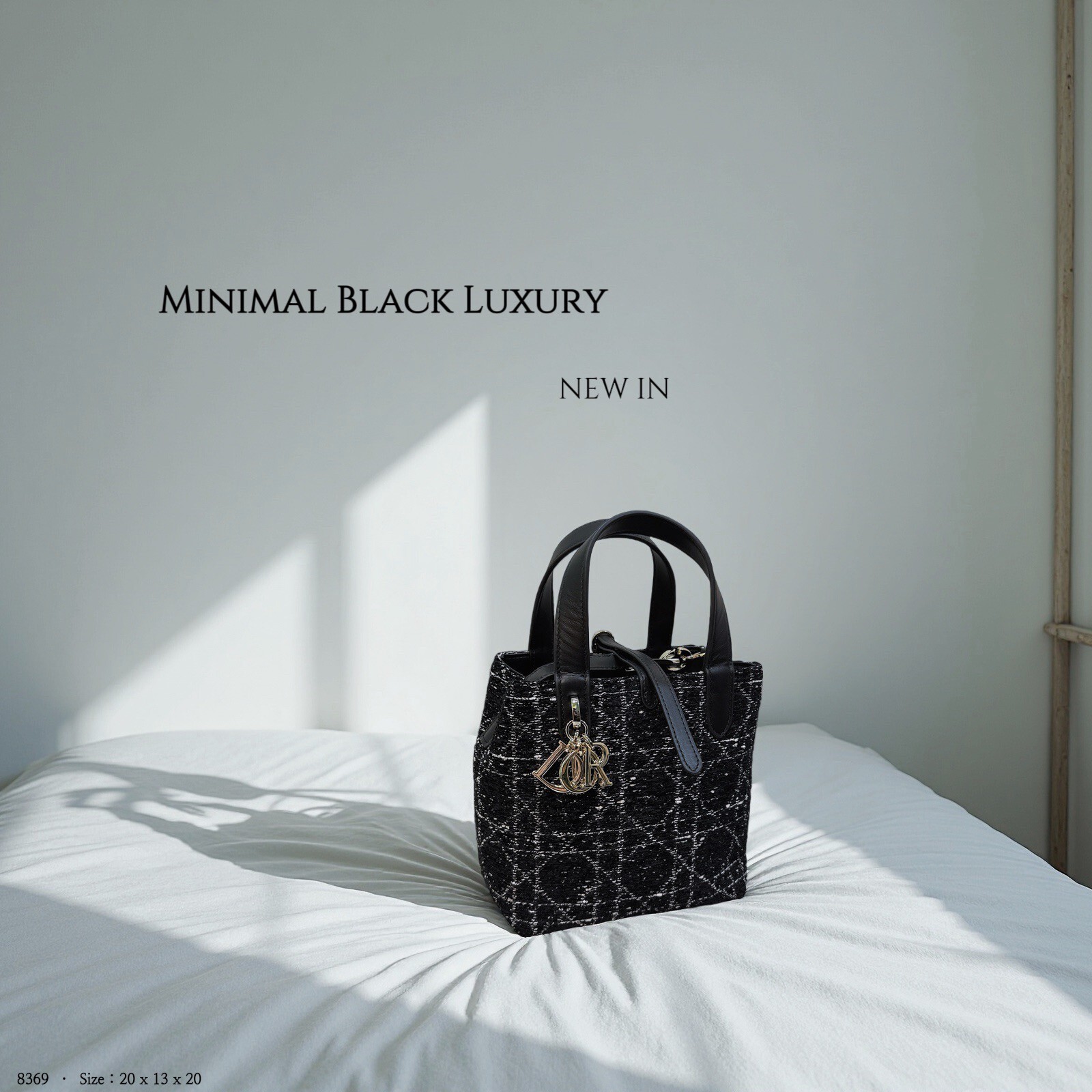 8369  韓國真皮毛呢金屬字母手提包