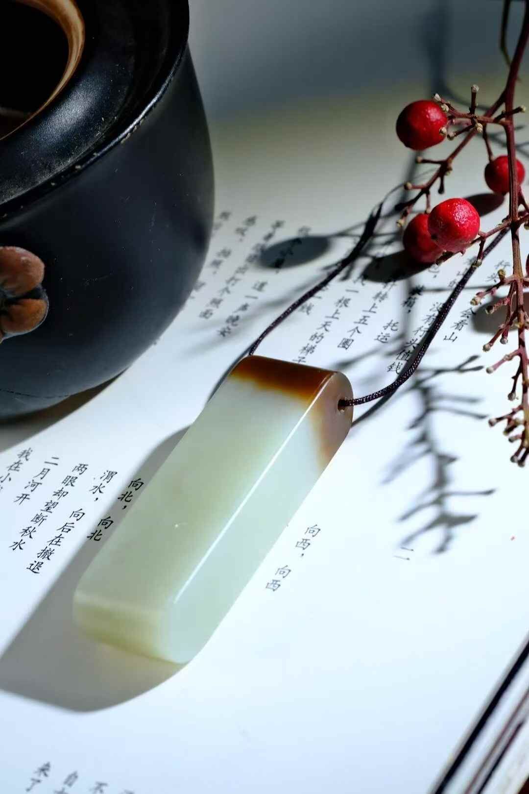 1218733 和田玉且末料糖青白玉牌