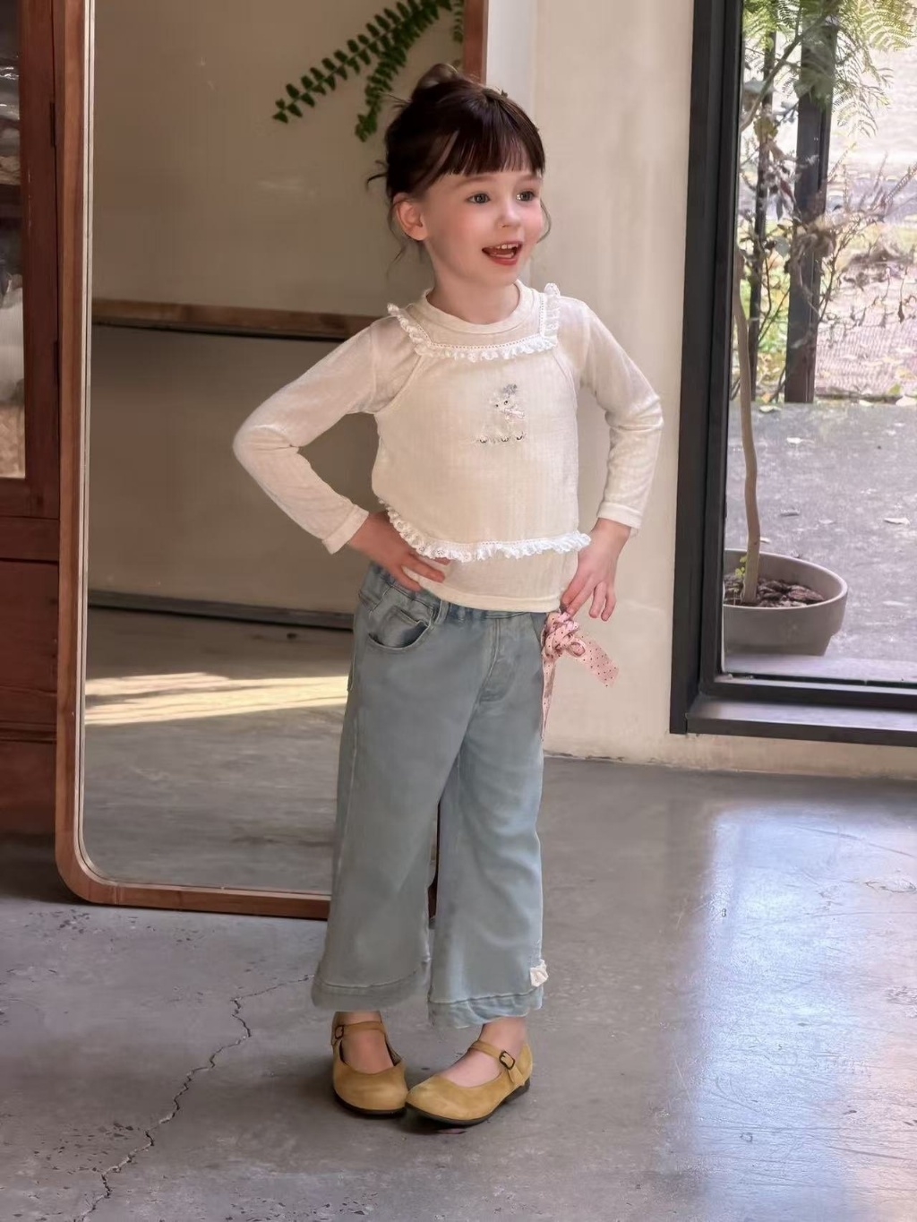 正韓春aiai 兩色綿羊花邊長袖上衣