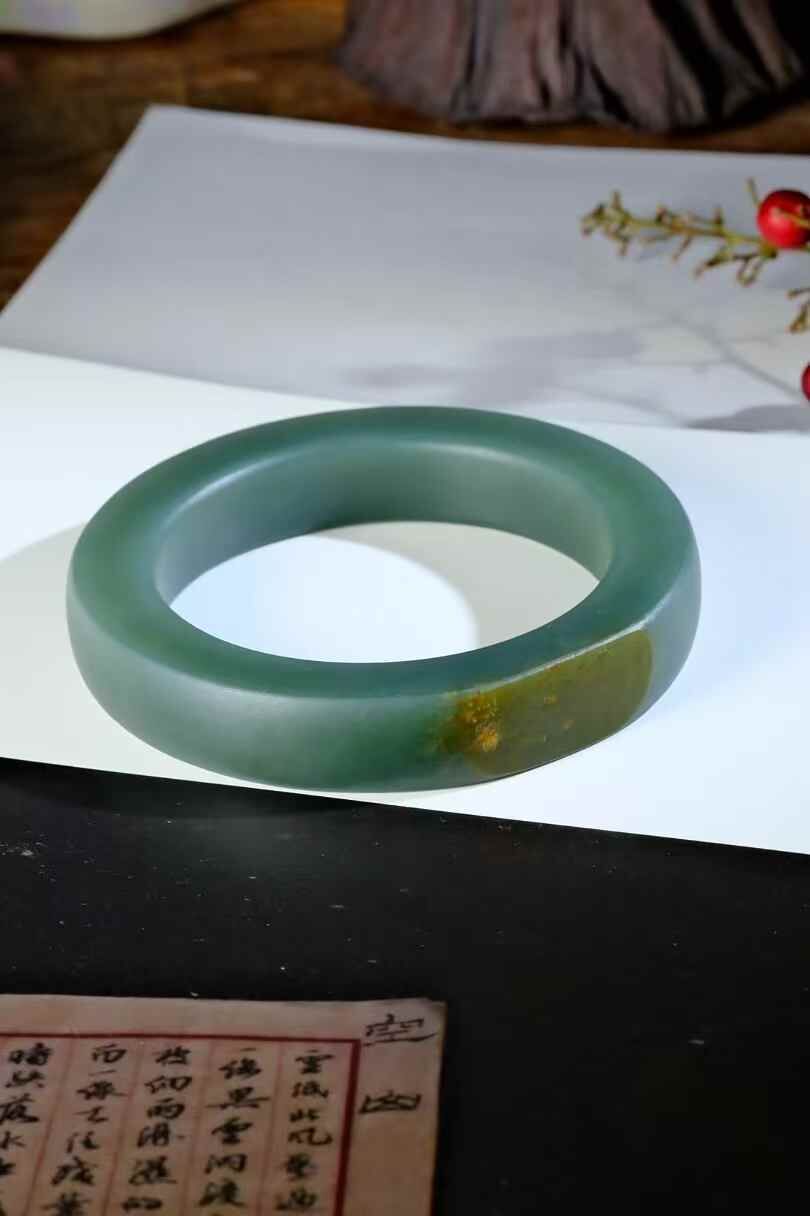 1218740 56mm和田玉海水藍籽帶皮老料手鐲 (54-56)