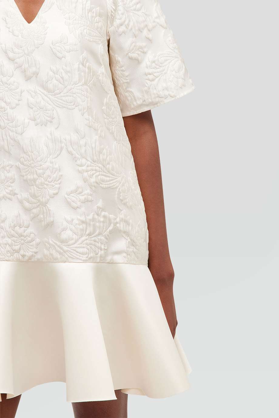 GANNI｜SATIN V領緹花短洋裝