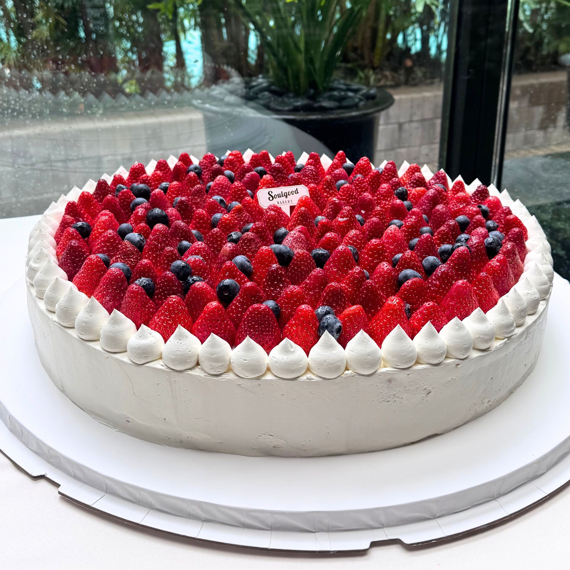 Round Mixed Berries Chiffon Table Cake