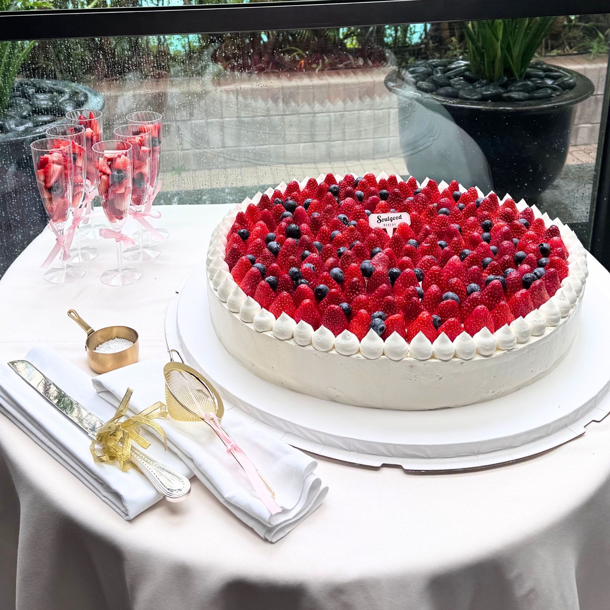 Round Mixed Berries Chiffon Table Cake