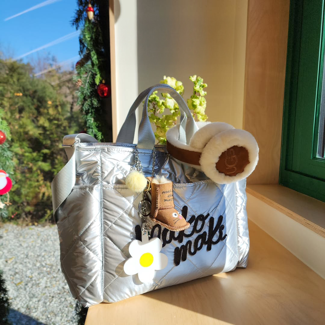 MAKOMAKI 未來感多口袋輕量斜背包