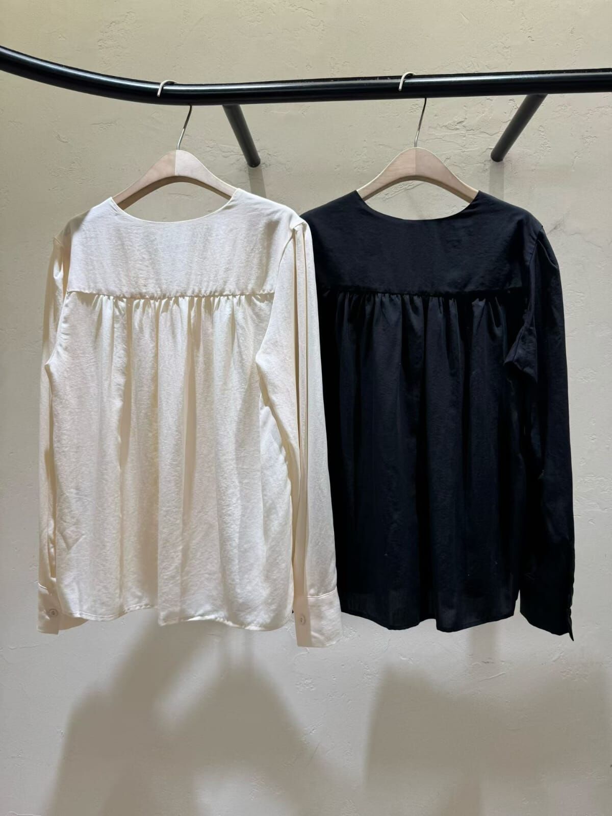 WJ5334 V領絲質上衣 *特價* (優惠碼同充值購物金不適用)