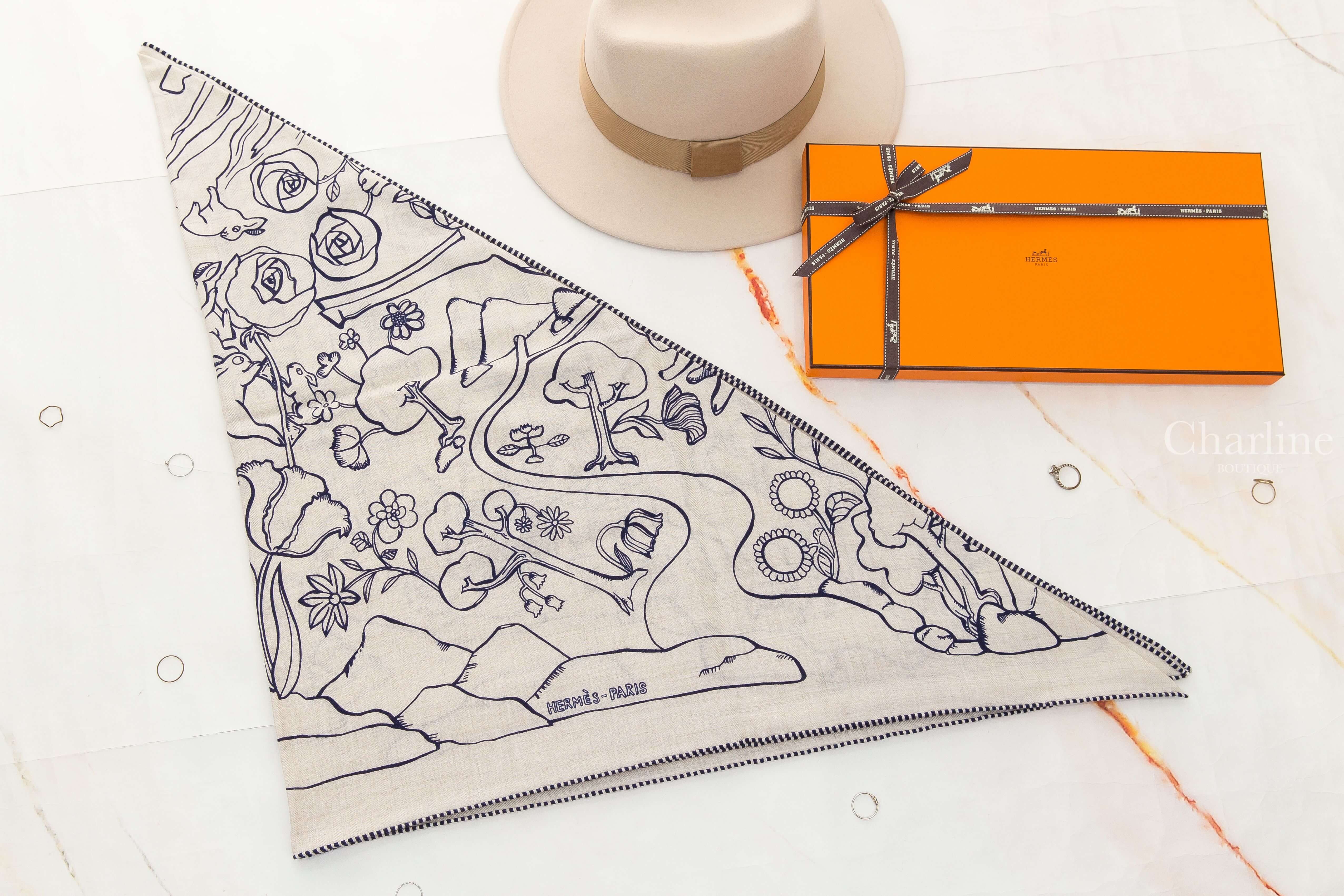 Hermès Mille Et Un Lapins Triangle 自然色/水墨藍一千零一隻兔子咯什米爾真絲三角巾-Charline Boutique 精品代購