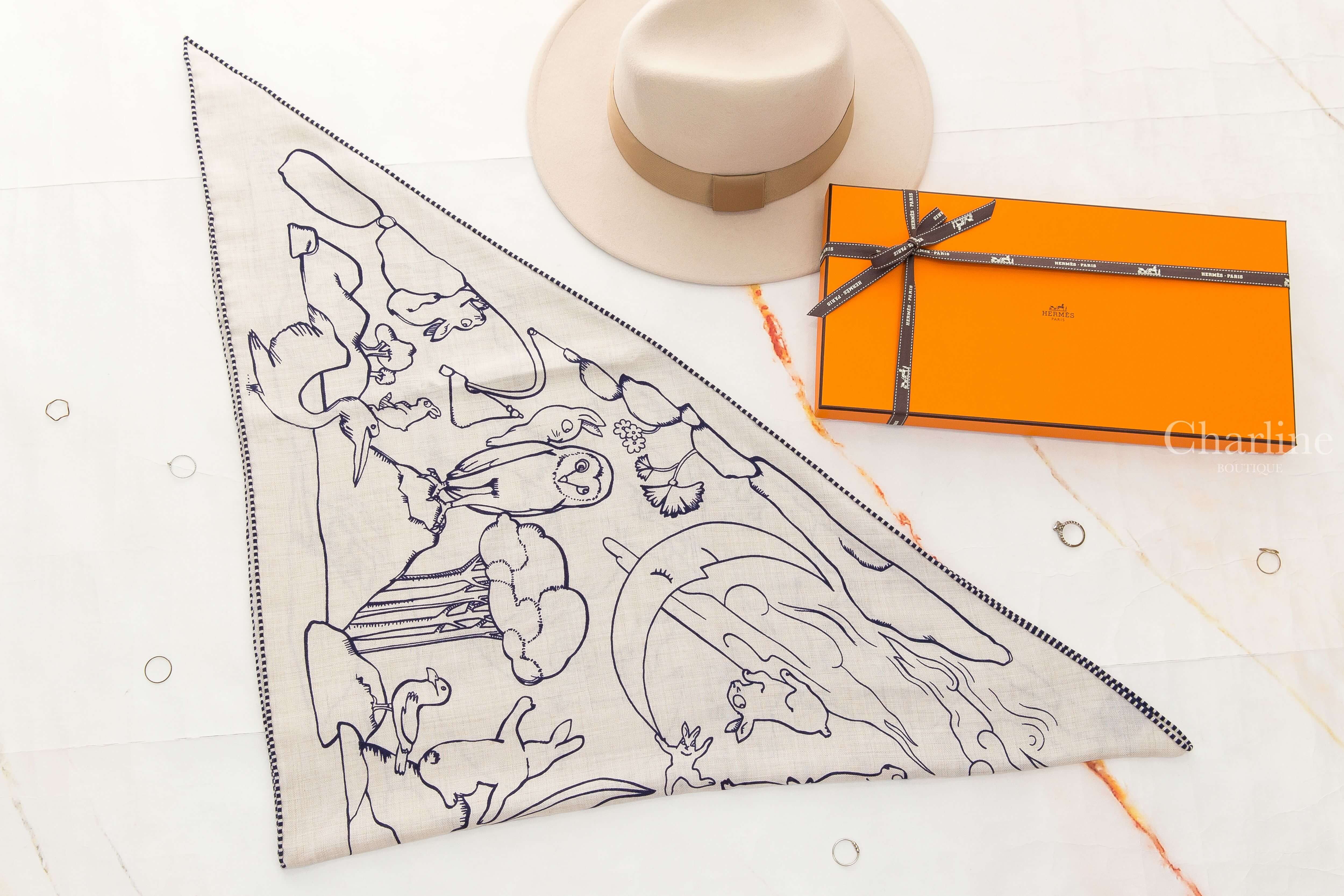 Hermès Mille Et Un Lapins Triangle 自然色/水墨藍一千零一隻兔子咯什米爾真絲三角巾-Charline Boutique 精品代購